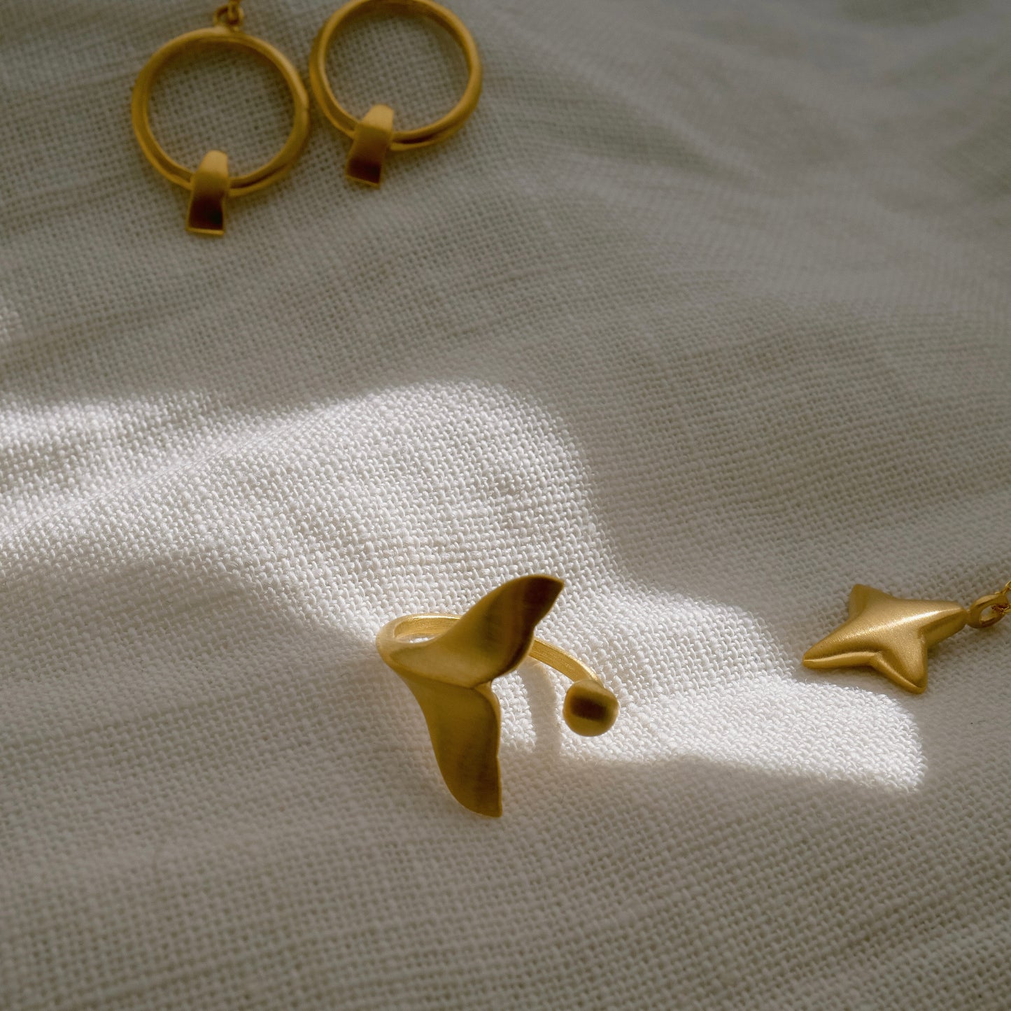 Whale Tail Ring Gold