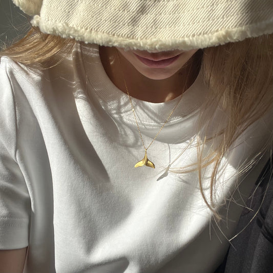 Whale Tail Necklace Gold