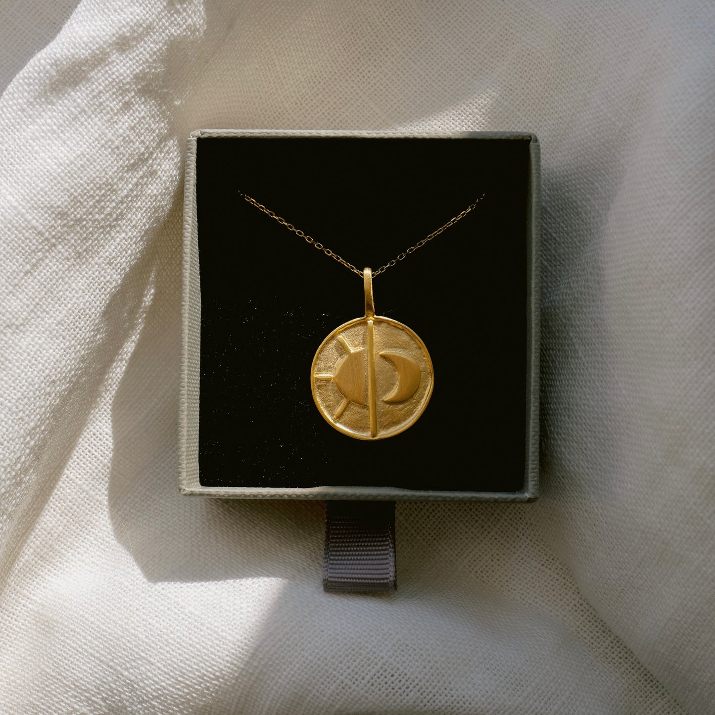 Sun&Moon Necklace Gold