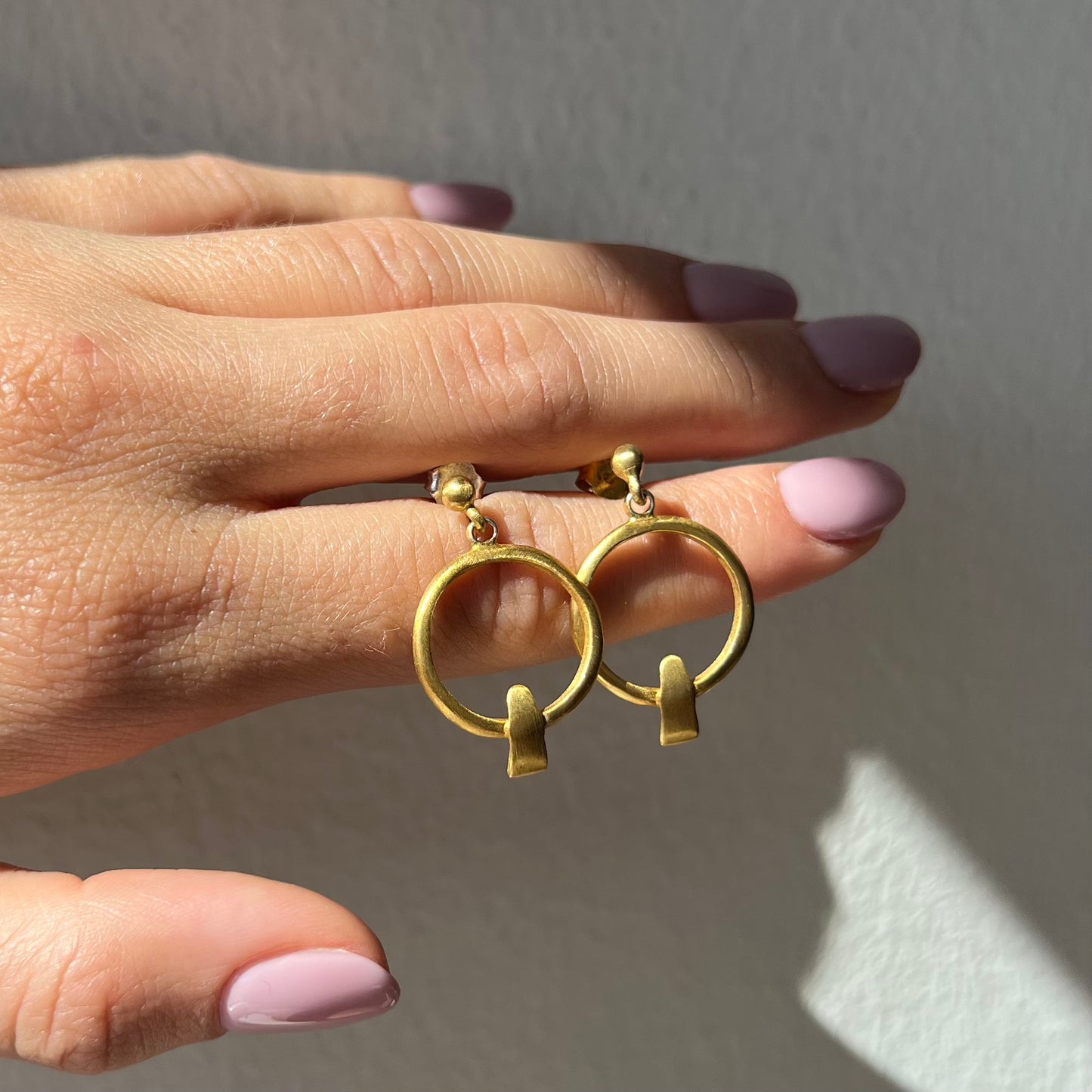 Q Earring Gold